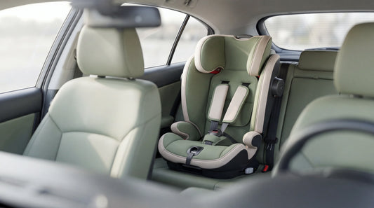 Mon enfant de 7 ans devrait-il utiliser un rehausseur sans dossier ?